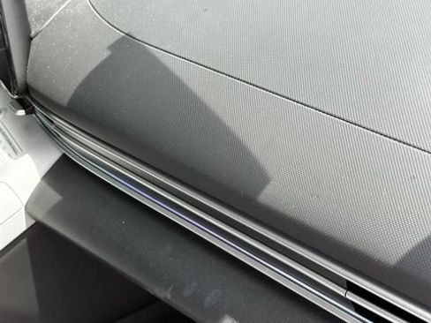 Certified 2025 Hyundai Elantra Limited FWD image 33