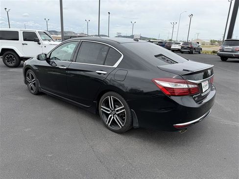 Used 2016 Honda Accord Touring image 5