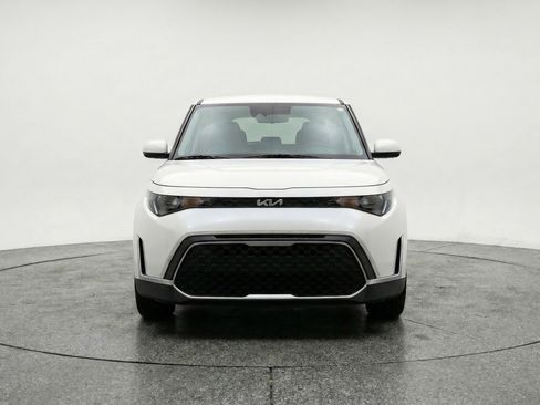 Used 2025 Kia Soul LX w/ LX Technology Package FWD image 2