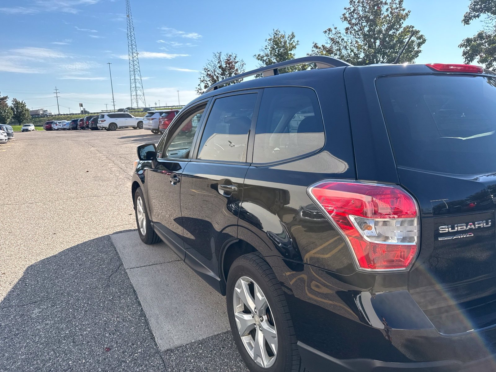 Used 2015 Subaru Forester 2.5i Premium w/ All-Weather Package AWD/4WD image 4