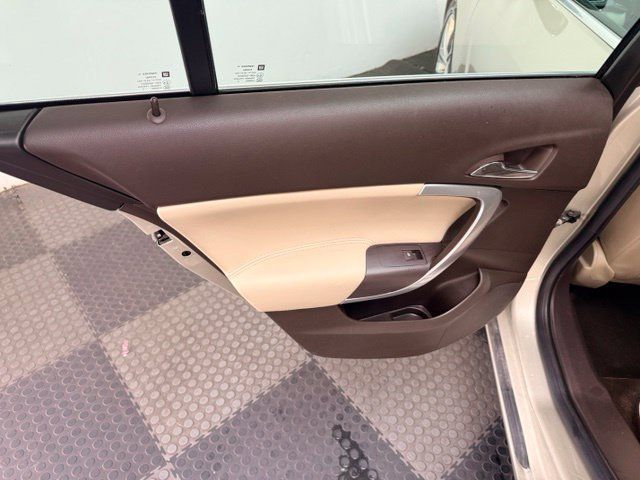 Used 2015 Buick Regal FWD image 32