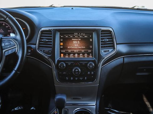 Used 2017 Jeep Grand Cherokee Limited image 13