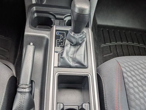 Certified 2022 Toyota Tacoma SR5 AWD/4WD image 23