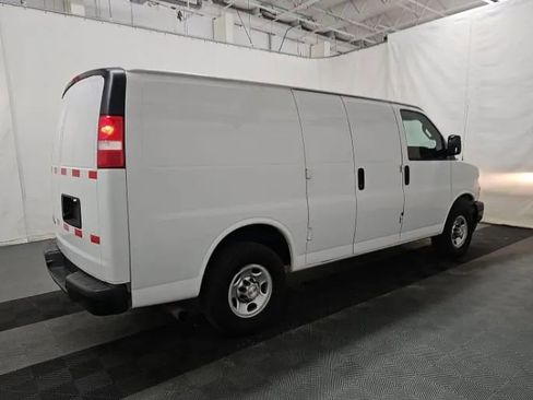 Used 2021 Chevrolet Express 2500 RWD image 4