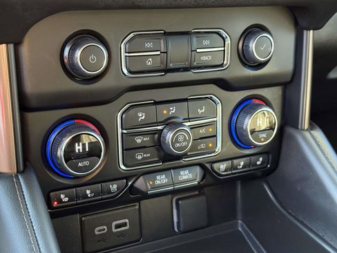 Certified 2023 Chevrolet Suburban High Country image 11