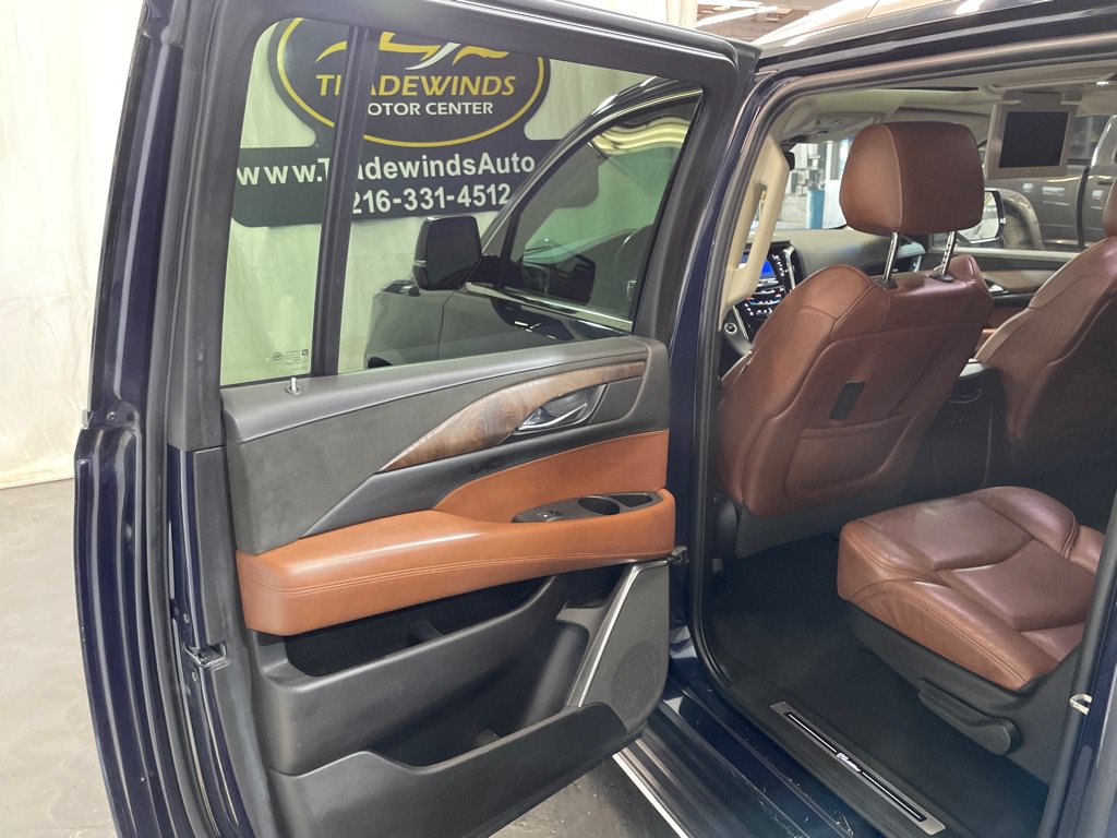 Used 2019 Cadillac Escalade ESV Luxury AWD/4WD image 27