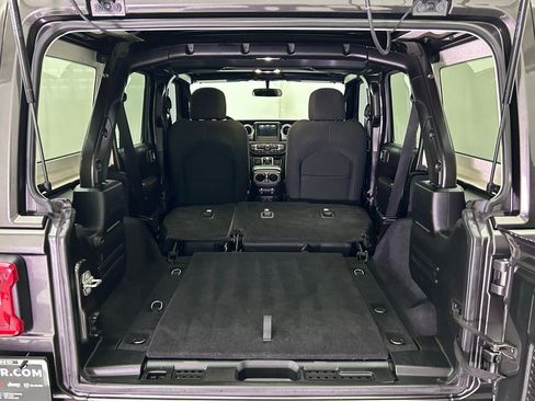 Used 2019 Jeep Wrangler Unlimited Sahara w/ Safety Group image 12