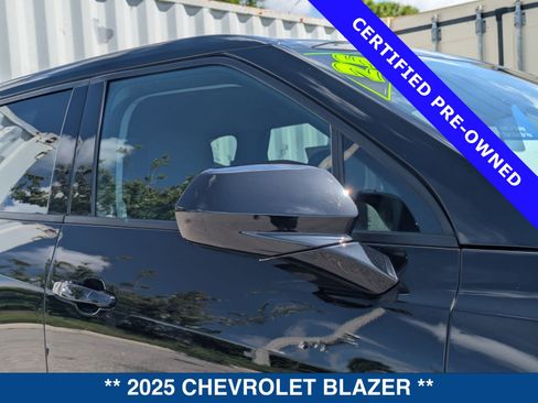 Used 2025 Chevrolet Blazer LT FWD image 11