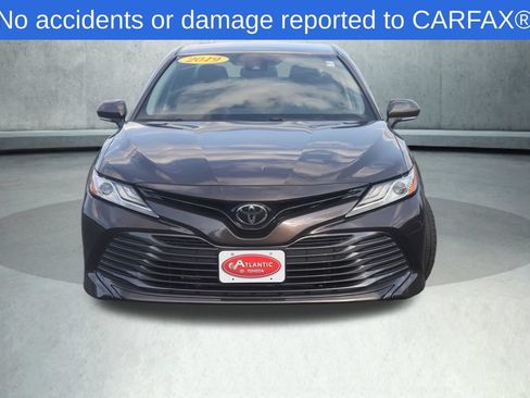 Used 2019 Toyota Camry XLE FWD image 2