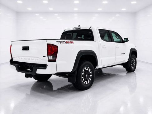 Used 2016 Toyota Tacoma TRD Off-Road w/ Premium & Technology Package AWD/4WD image 5