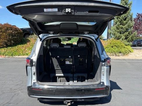 Used 2022 Toyota Sienna Limited AWD/4WD image 10