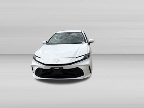 Used 2025 Toyota Camry LE FWD image 10