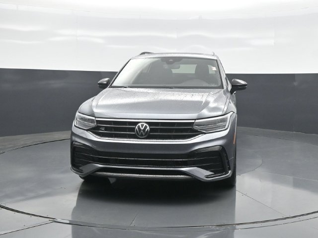 Used 2023 Volkswagen Tiguan SE R-Line FWD image 2