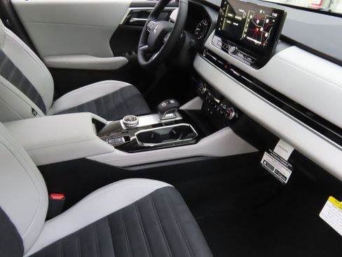 New 2025 Mitsubishi Outlander SE image 24