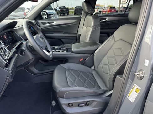 Used 2024 Volkswagen Atlas Cross Sport SE w/ Black Wheel Package FWD image 26