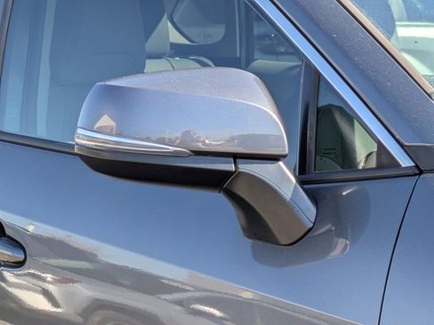 Used 2021 Toyota RAV4 XLE Premium image 12