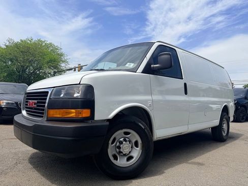 Used 2011 Chevrolet Express 2500 RWD image 2
