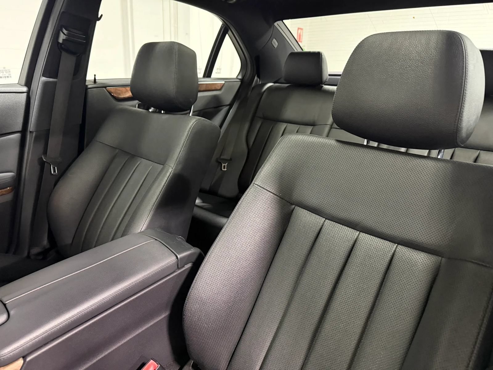 Used 2012 Mercedes-Benz E 550 4MATIC Sedan image 16