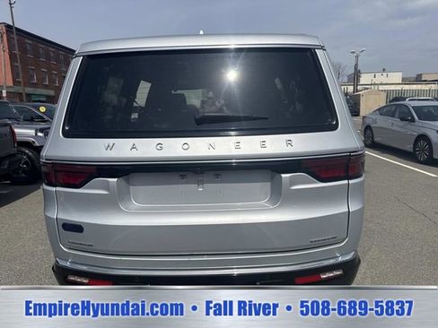 Used 2022 Jeep Wagoneer Series II AWD/4WD image 4