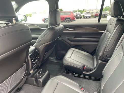 New 2025 Jeep Grand Cherokee L Limited RWD image 19