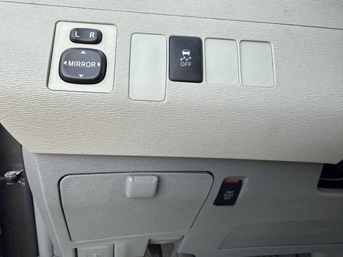 Used 2011 Toyota Sienna LE image 20