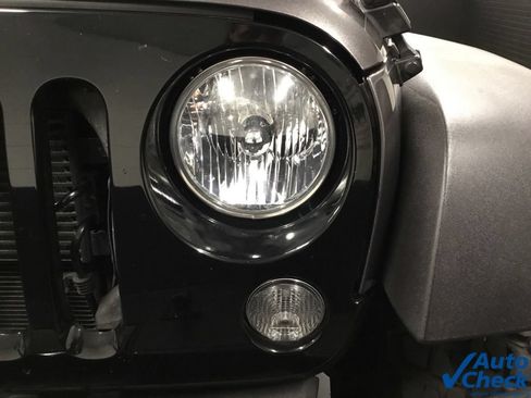 Used 2014 Jeep Wrangler Sport AWD/4WD image 18