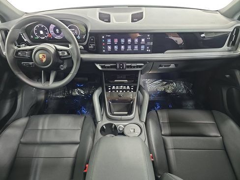 Certified 2025 Porsche Cayenne AWD/4WD image 13