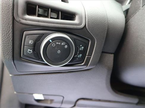 Used 2015 Ford Focus SE w/ Equipment Group 201A FWD image 12