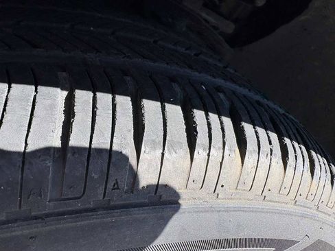 Used 2018 Volkswagen Tiguan S image 11