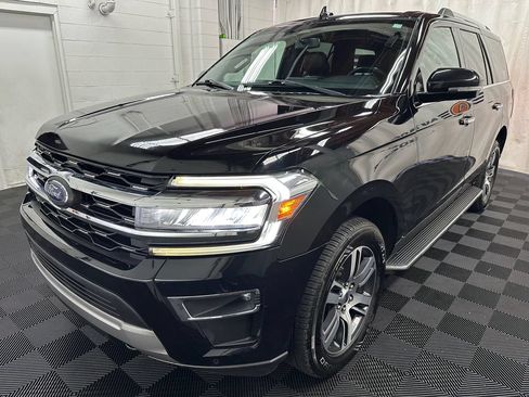 Used 2023 Ford Expedition Limited AWD/4WD image 4