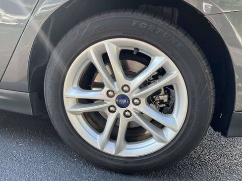 Used 2018 Ford Fusion SE w/ Fusion SE Technology Package FWD image 11