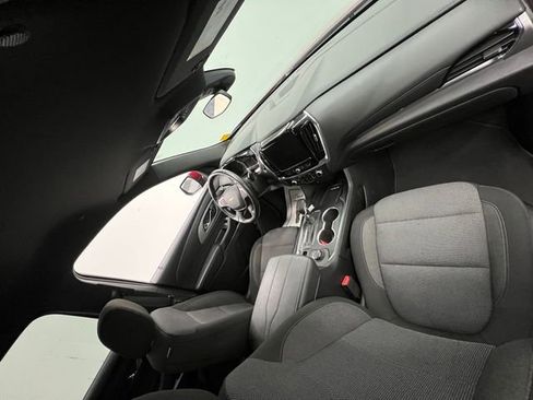 Used 2022 Chevrolet Traverse LT image 30