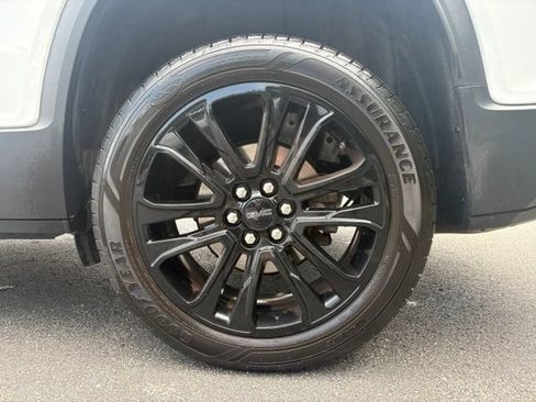 Used 2021 GMC Acadia SLE w/ Driver Convenience Package FWD image 16