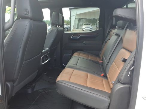Used 2023 Chevrolet Silverado 1500 High Country w/ High Country Premium Package AWD/4WD image 20