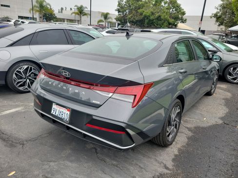 Used 2025 Hyundai Elantra Limited FWD image 5