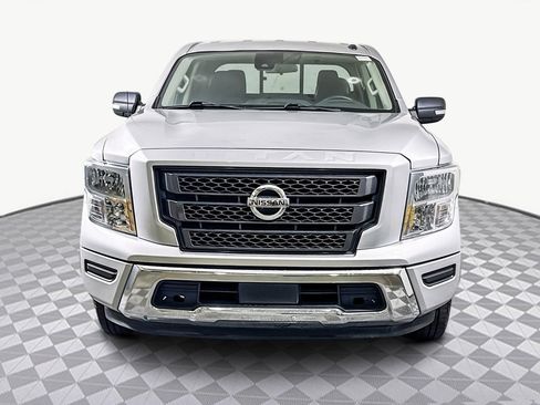 Used 2020 Nissan Titan SV image 2