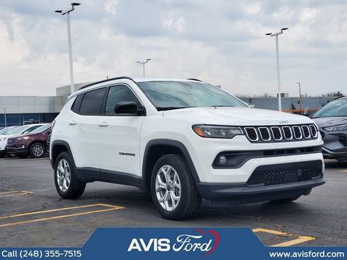 Used 2025 Jeep Compass Latitude image 2