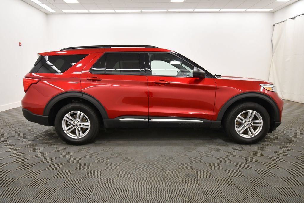 Used 2020 Ford Explorer XLT w/ Equipment Group 202A AWD/4WD image 9