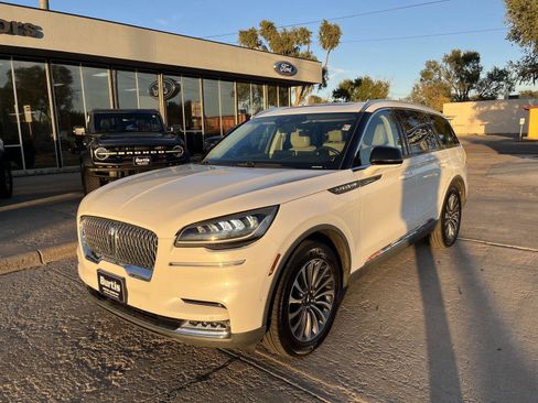 Used 2020 Lincoln Aviator Reserve w/ Equipment Group 201A image 2