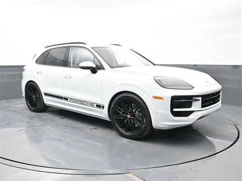 New 2026 Porsche Cayenne GTS image 26