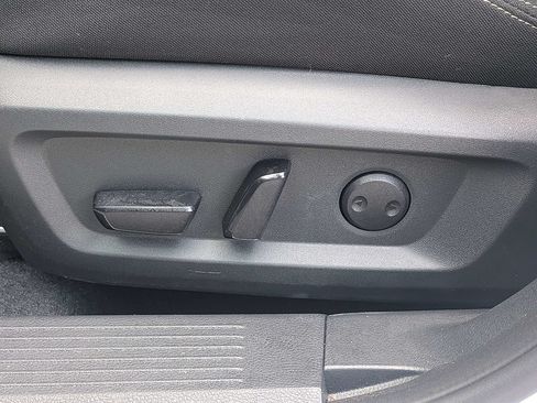 Used 2025 Nissan Rogue SV FWD image 21