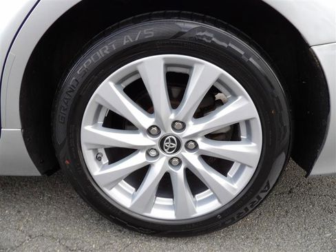 Used 2018 Toyota Camry LE image 23