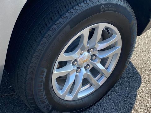 Used 2024 Chevrolet Suburban LT image 21