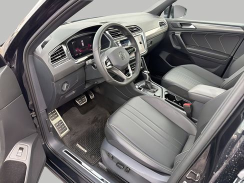 Used 2024 Volkswagen Tiguan SE R-Line image 12