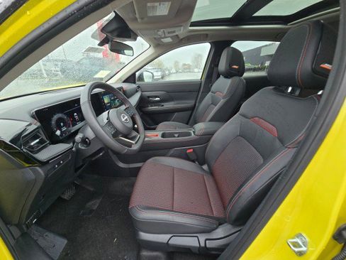 New 2025 Nissan Kicks SR w/ SR Premium Package AWD/4WD image 24
