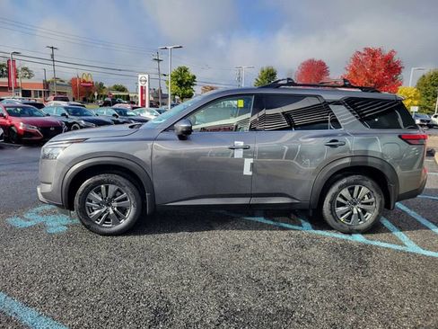 New 2025 Nissan Pathfinder SV image 10