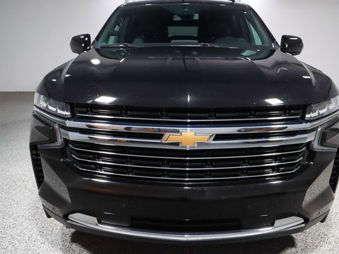Used 2023 Chevrolet Suburban LT image 4