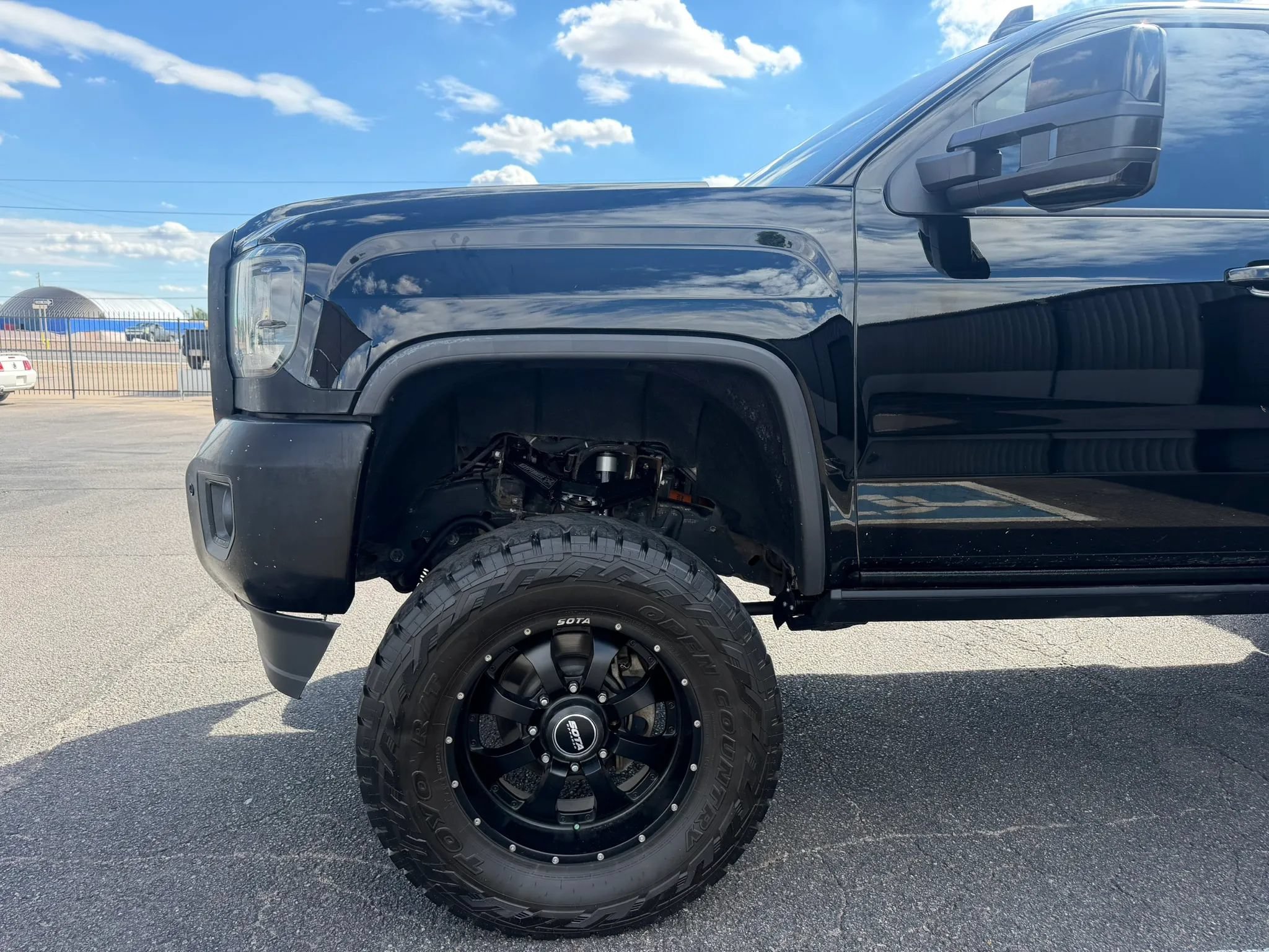 Used 2017 GMC Sierra 2500 Denali w/ Duramax Plus Package AWD/4WD image 19