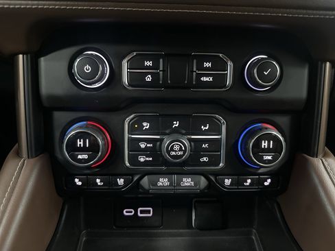 Used 2023 Chevrolet Suburban High Country image 26