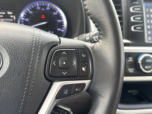 Used 2018 Toyota Highlander XLE FWD image 15